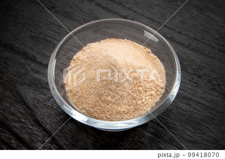 奄美諸島のサトウキビから作った砂糖 99418070