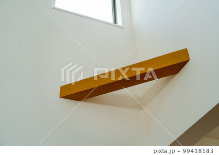 吹抜けにある火打梁 99418183