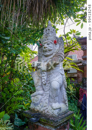 バリヒンドゥー教の石像(インドネシア・バリ島のウブド王宮) バリヒンドゥー教の石像(インドネシア・バリ島のウブド王宮) 99418248