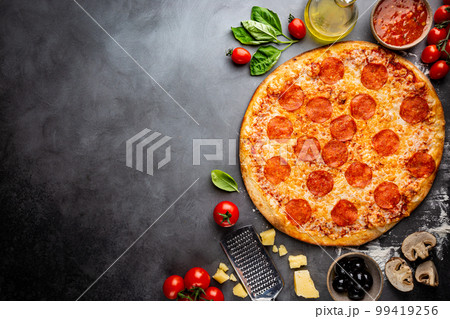 Tasty pepperoni pizza 99419256
