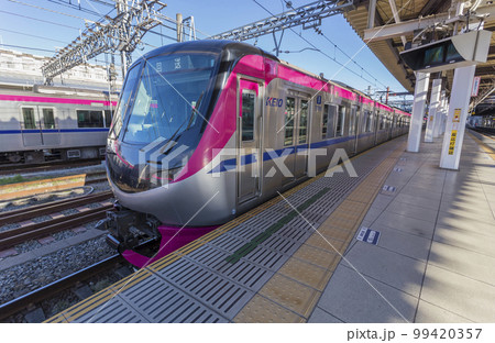 京王線　新宿行き　回送　電車　高幡不動駅　京王　5000系　京王5000系　京王ライナー　 99420357