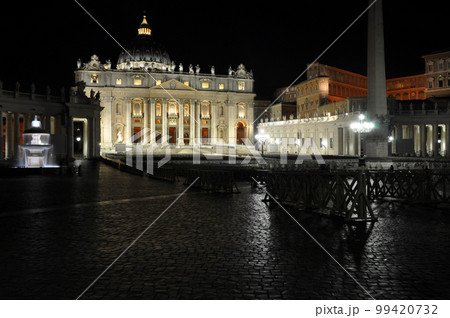 The Saint Peter square at night. Piazza San Pietro, Vatican city The Saint Peter square at night. Piazza San Pietro, Vatican city 99420732
