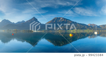 Autumn Wolfgangsee lake panorama, St. Wolfgang im Salzkammergut, Upper Austria. 99423384