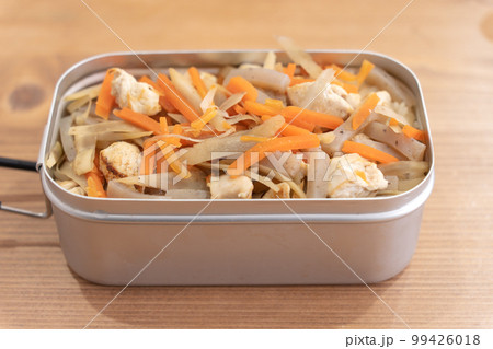 メスティンで作る鶏めし メスティンで作る鶏めし 99426018