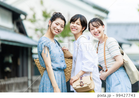 仲良しの友達と女子旅 仲良しの友達と女子旅 99427743