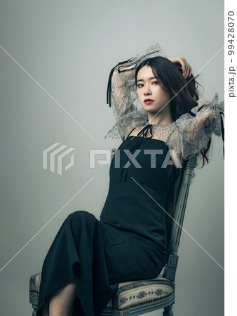 女性のファッションイメージ 99428070