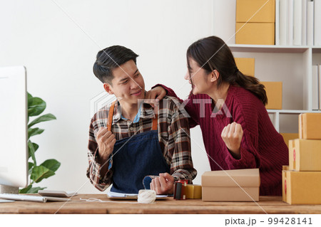 Asian couple doing business online. Entrepreneurs, small SME businesses concept. Asian couple doing business online. Entrepreneurs, small SME businesses concept. 99428141