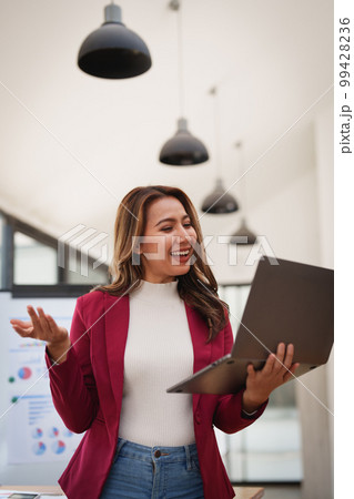 Financial advisor, corporate Accountant in office. analyzing benefits, enjoying financial success, job high, achievement result concept. Financial advisor, corporate Accountant in office. analyzing benefits, enjoying financial success, job high, achievement result concept. 99428236