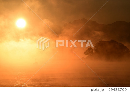 唐島と立山連峰 99428700