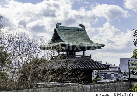 倉敷美観地区　鶴形山の鐘楼　岡山県倉敷市 99428738