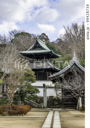 倉敷美観地区　鶴形山の鐘楼　岡山県倉敷市 99428739