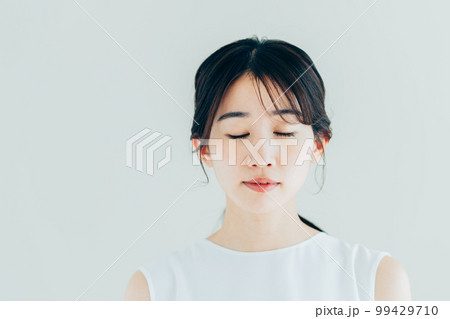 若い女性のビューティ 99429710