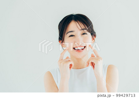 若い女性のビューティ 若い女性のビューティ 99429713