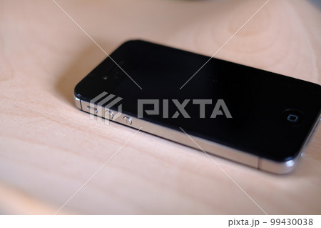 木目とスマートフォン 木目とスマートフォン 99430038