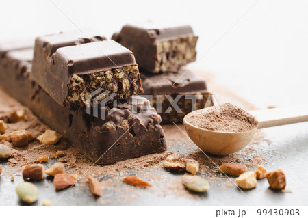 プロテインバー　プロテインのイメージ素材 99430903