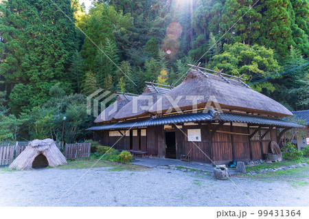 旧矢部町民族史料館「観光名所:通潤橋(つうじゅんきょう)の茅葺屋根・古民家風景」 (山都町矢部町) 旧矢部町民族史料館「観光名所:通潤橋(つうじゅんきょう)の茅葺屋根・古民家風景」 (山都町矢部町) 99431364