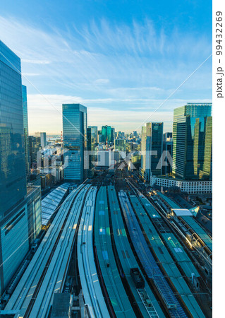 東京都市風景　朝の東京駅　全景 99432269