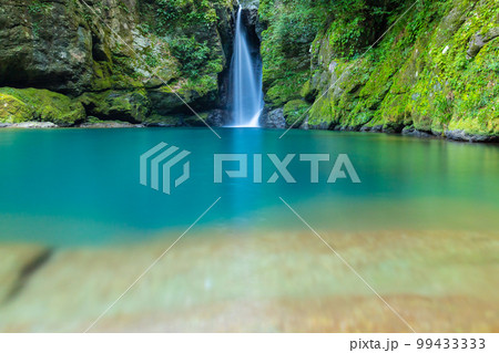 高知県にこ淵の仁淀ブルー 99433333