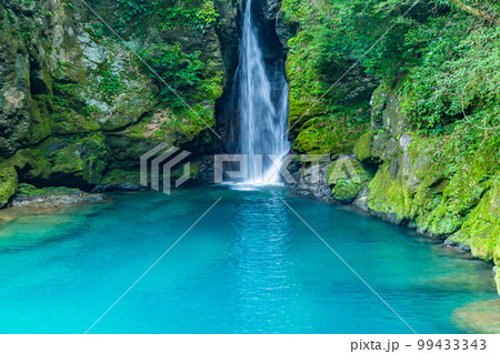 高知県にこ淵の仁淀ブルー 99433343