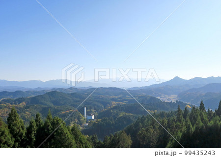 奈良・大峰山が眺望できる宇陀松山城跡 99435243