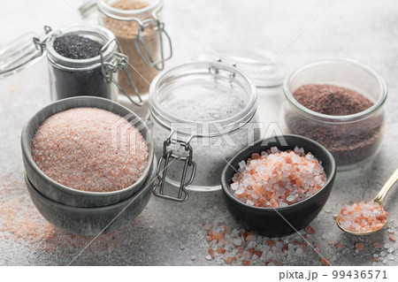 Bowls with assorted speciality salt Bowls with assorted speciality salt 99436571