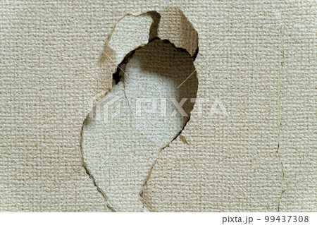 壁に空いた穴 99437308