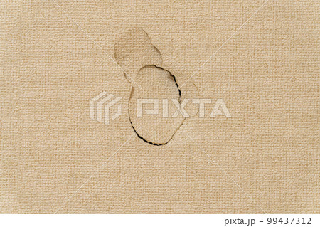 壁に空いた穴 99437312