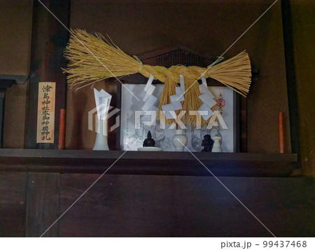 木曽路 中仙道 妻籠宿風景 本陣神棚 木曽路 中仙道 妻籠宿風景 本陣神棚 99437468