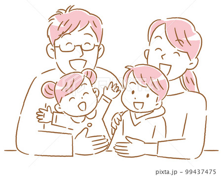 2人の子どもを持つ若い夫婦 4人家族 2人の子どもを持つ若い夫婦 4人家族 99437475