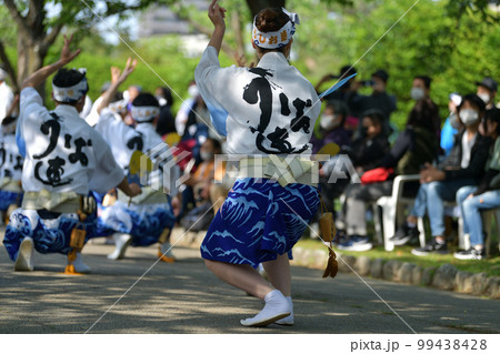 阿波踊り　春の祭典　徳島市　有名連の男踊り 99438428
