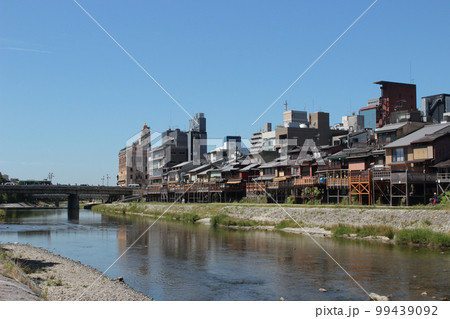 京都　鴨川　四条大橋上流 99439092