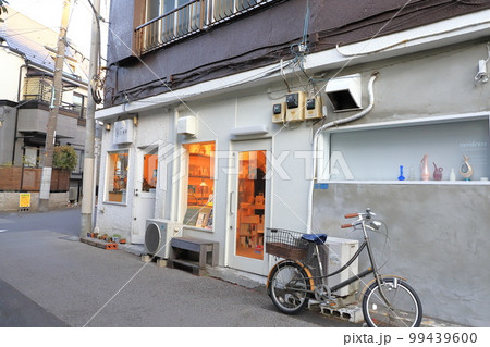 へび道(藍染川跡)の風景 へび道(藍染川跡)の風景 99439600