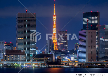 「東京都」豊洲ぐるり公園から望む東京タワー 「東京都」豊洲ぐるり公園から望む東京タワー 99439872