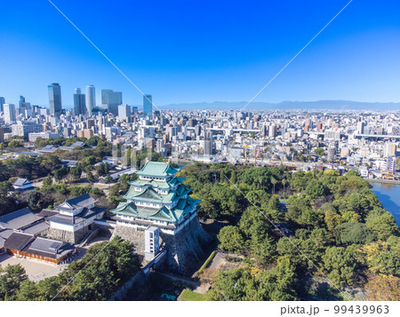 10月愛知　名古屋城・天守閣と名古屋駅周辺の高層ビル群 99439963