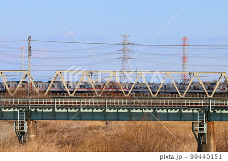 入間川を渡る東武東上線 99440151