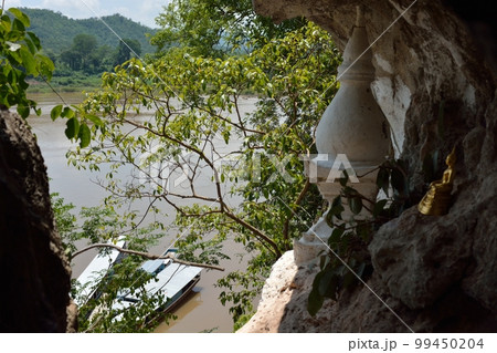 メコン川上流の仏教遺跡パークウー洞窟 メコン川上流の仏教遺跡パークウー洞窟 99450204