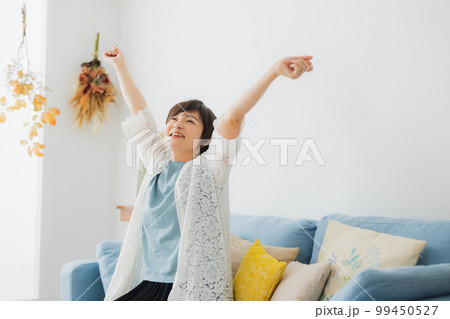 ミドル女性 ライフスタイル ミドル女性 ライフスタイル 99450527