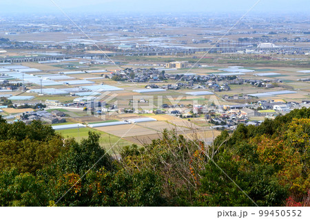 福岡県みやま市　女山史跡森林公園展望台から新船小屋駅方向を見下ろす眺望 99450552