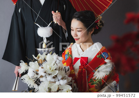 色打掛の新郎新婦 色打掛の新郎新婦 99451572