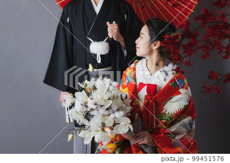 色打掛の新郎新婦 色打掛の新郎新婦 99451576