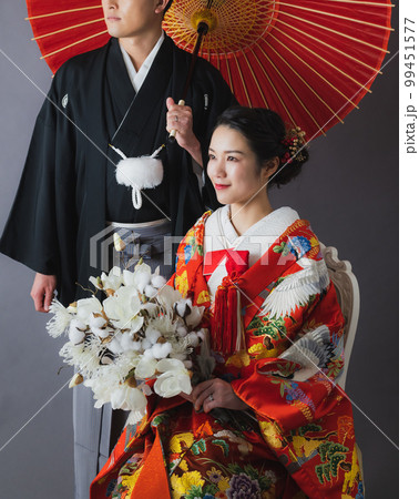 色打掛の新郎新婦 99451577