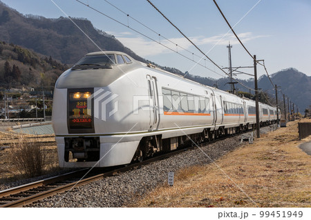 吾妻線を走る特急草津651系電車 吾妻線を走る特急草津651系電車 99451949