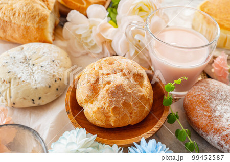 シュークリームとパンいろいろ 99452587