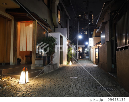 神楽坂 かくれんぼ横丁の夜景 神楽坂 かくれんぼ横丁の夜景 99453135