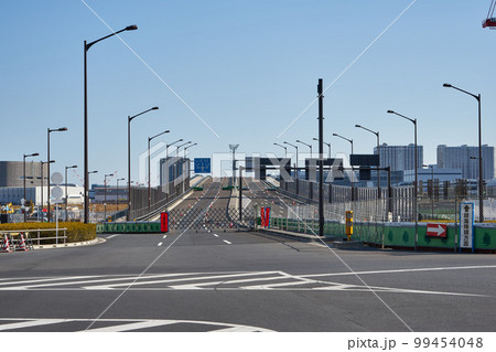 東京都　環二通り　月島警察署前交差点の景色 99454048
