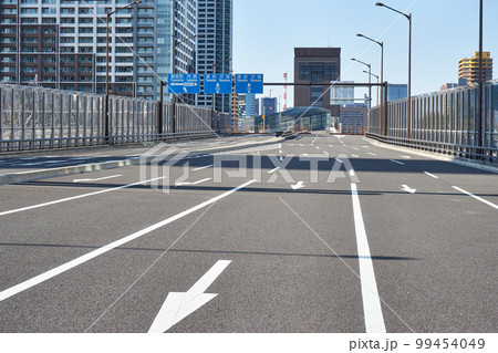 東京都 環二通り 月島警察署前交差点の景色 東京都 環二通り 月島警察署前交差点の景色 99454049
