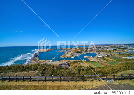 千葉県旭市の飯岡刑部岬(ぎょうぶみさき)展望館から西側の眺望(飯岡漁港,旭市,富士山など) 千葉県旭市の飯岡刑部岬(ぎょうぶみさき)展望館から西側の眺望(飯岡漁港,旭市,富士山など) 99455611