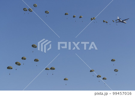 C-130J 空挺降下 99457016