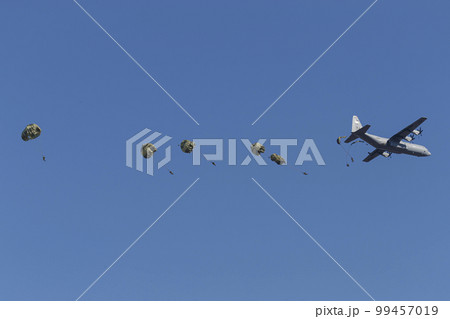 C-130J 空挺降下 C-130J 空挺降下 99457019