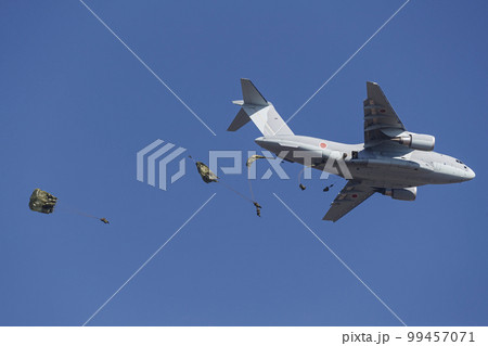 C-2輸送機 降下訓練 C-2輸送機 降下訓練 99457071